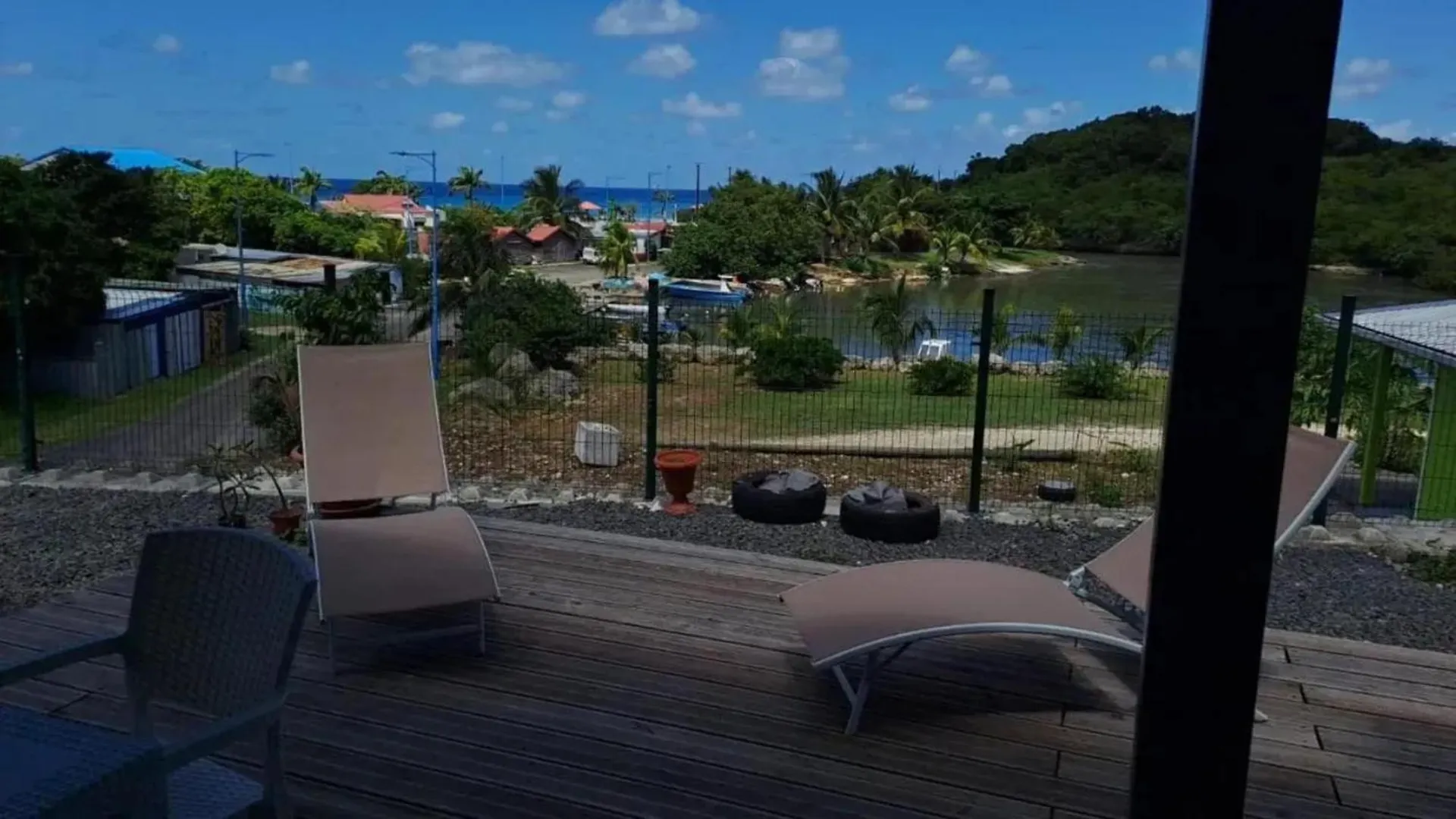 Bungalow Charmant A Anse-Bertrand Avec Terrasse Privee