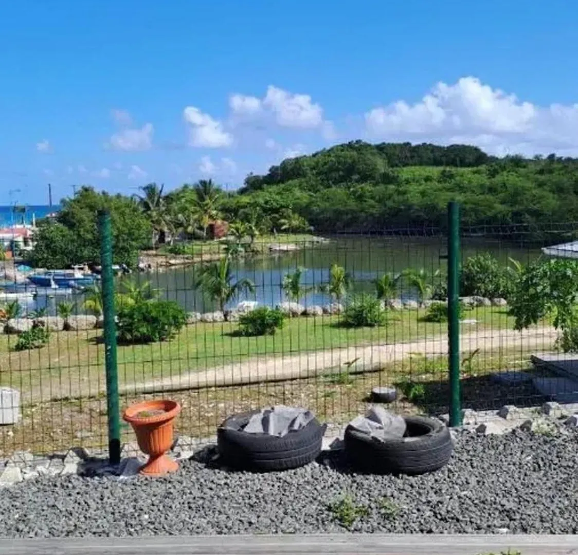 Bungalow Charmant A Anse-Bertrand Avec Terrasse Privee